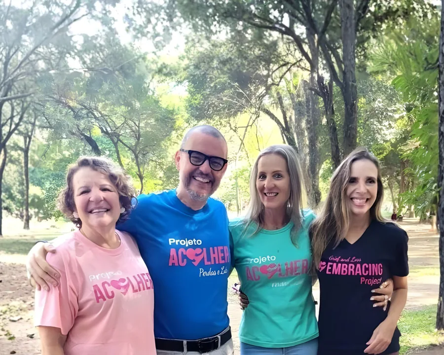 Fundadores e voluntários do Projeto Acolher reunidos